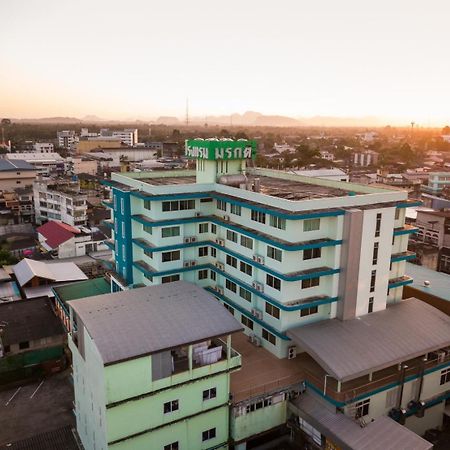Hotel Morakot Twin Chumphon Esterno foto