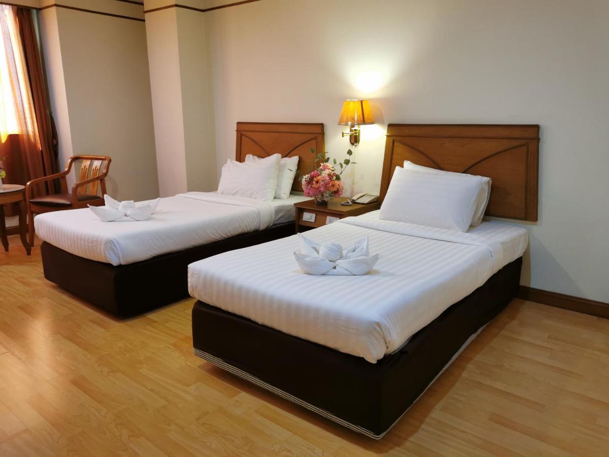 Hotel Morakot Twin Chumphon Esterno foto