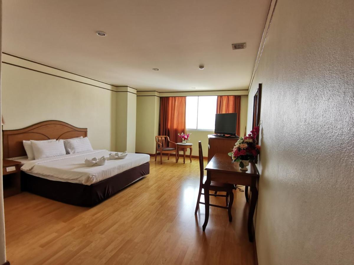 Hotel Morakot Twin Chumphon Esterno foto