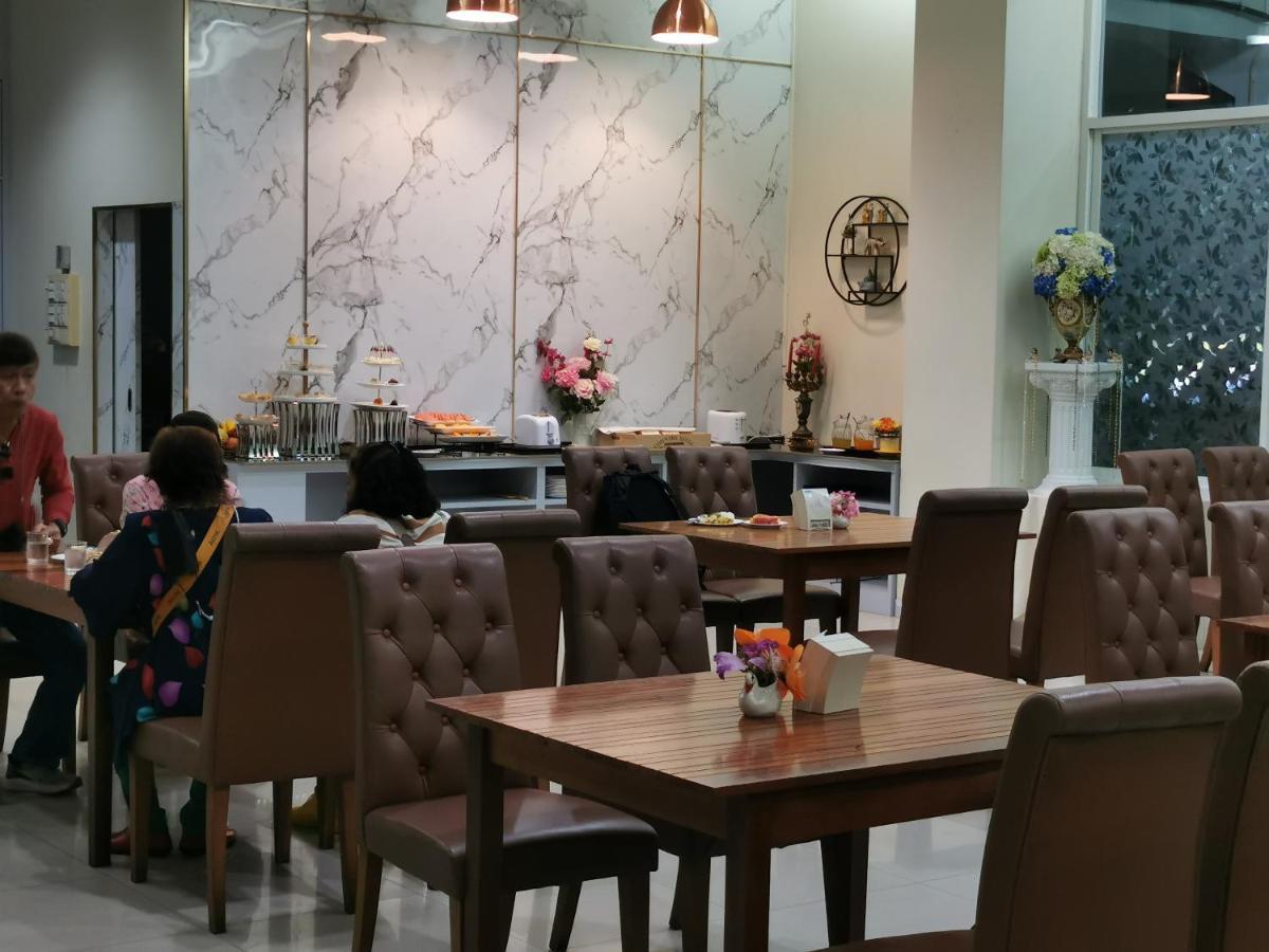 Hotel Morakot Twin Chumphon Esterno foto