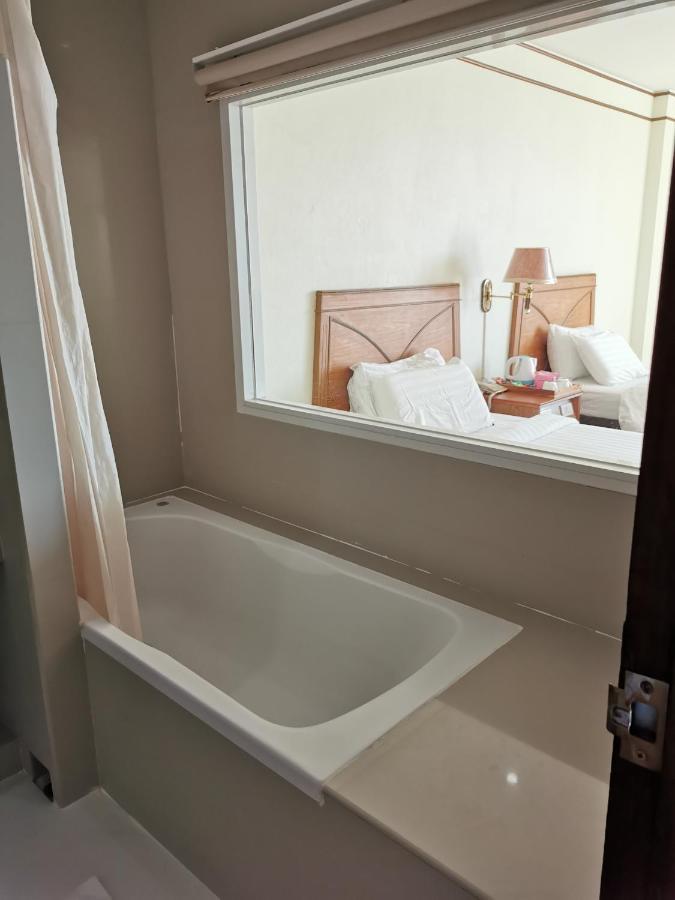 Hotel Morakot Twin Chumphon Esterno foto