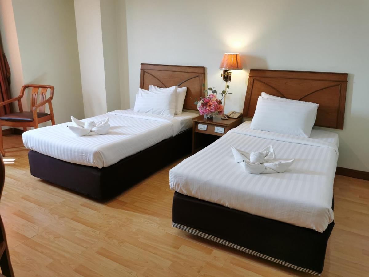 Hotel Morakot Twin Chumphon Esterno foto