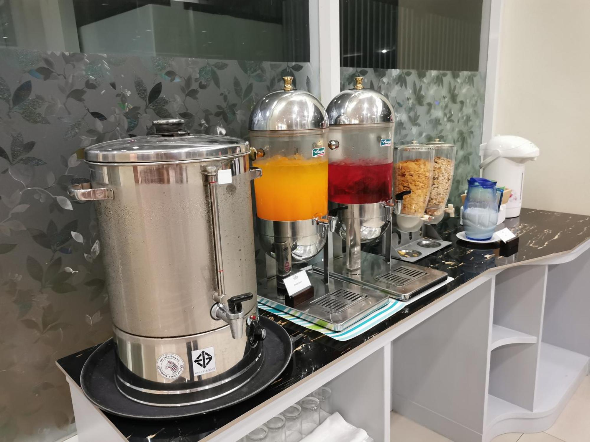 Hotel Morakot Twin Chumphon Esterno foto
