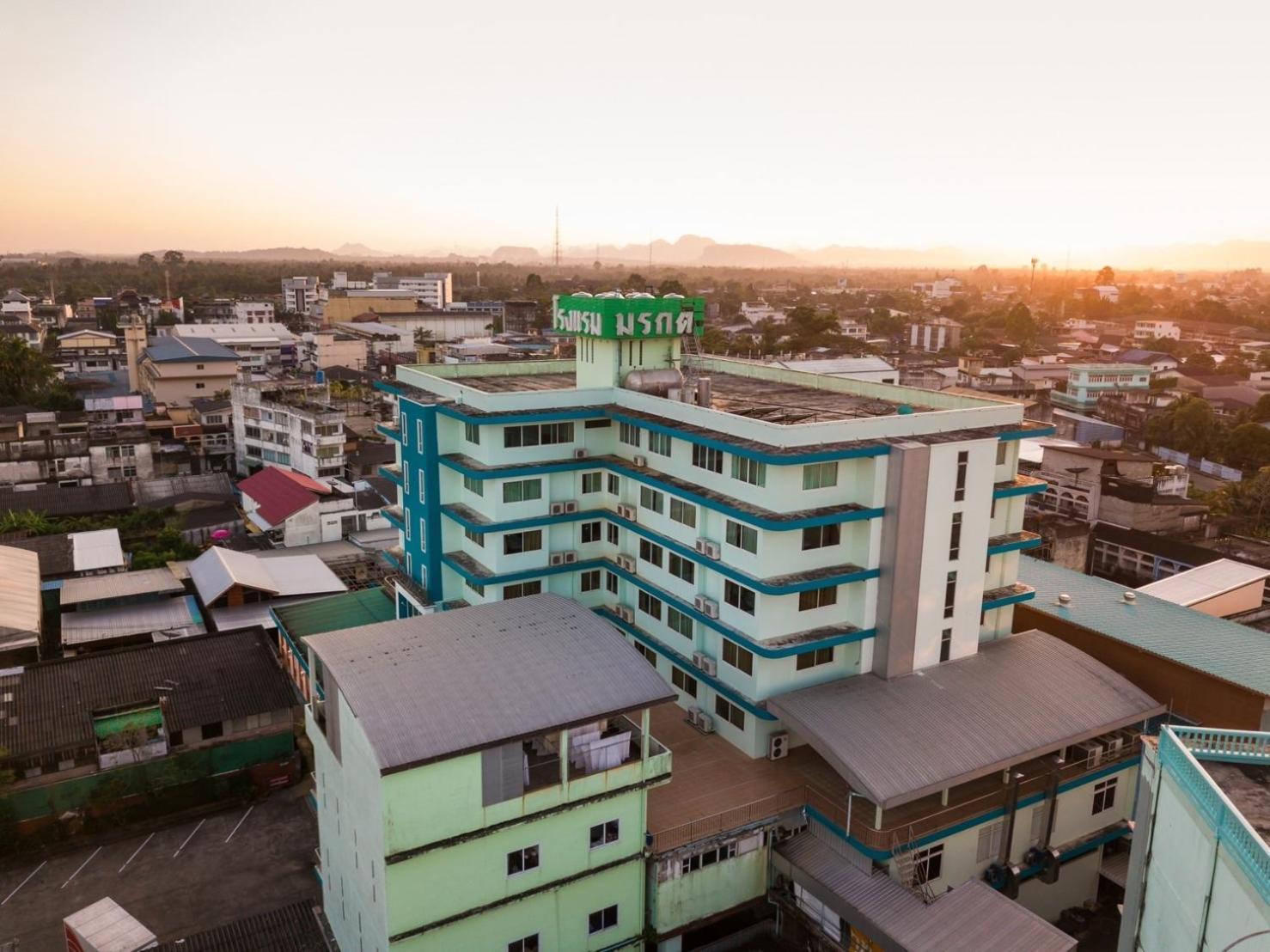 Hotel Morakot Twin Chumphon Esterno foto
