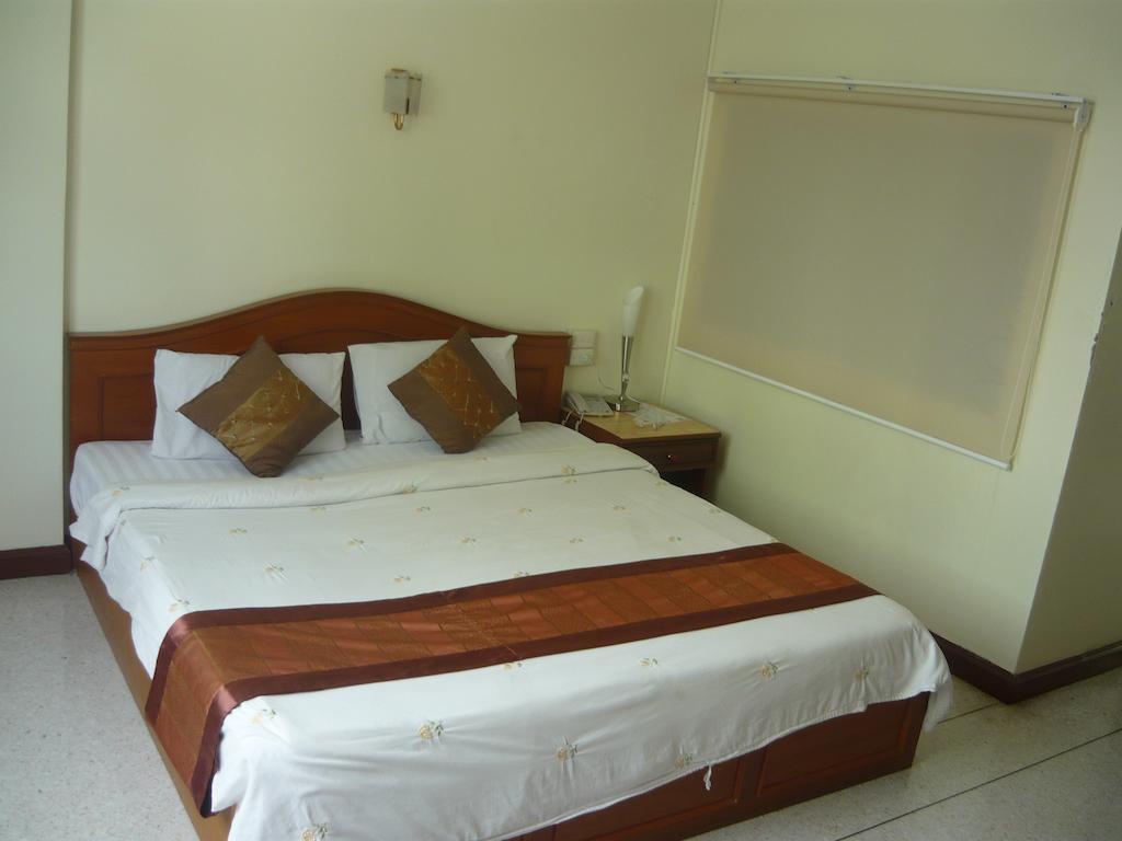 Hotel Morakot Twin Chumphon Esterno foto