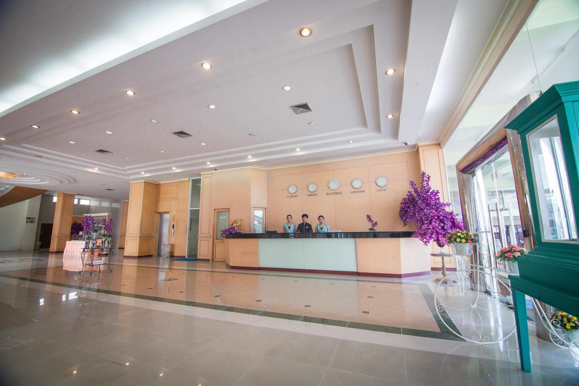 Hotel Morakot Twin Chumphon Esterno foto