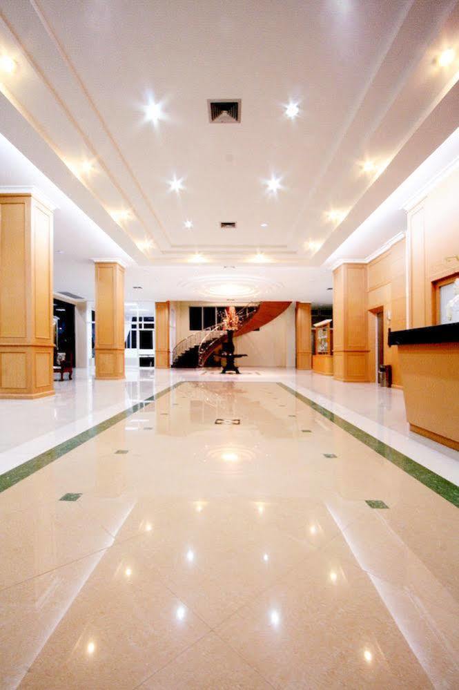 Hotel Morakot Twin Chumphon Esterno foto