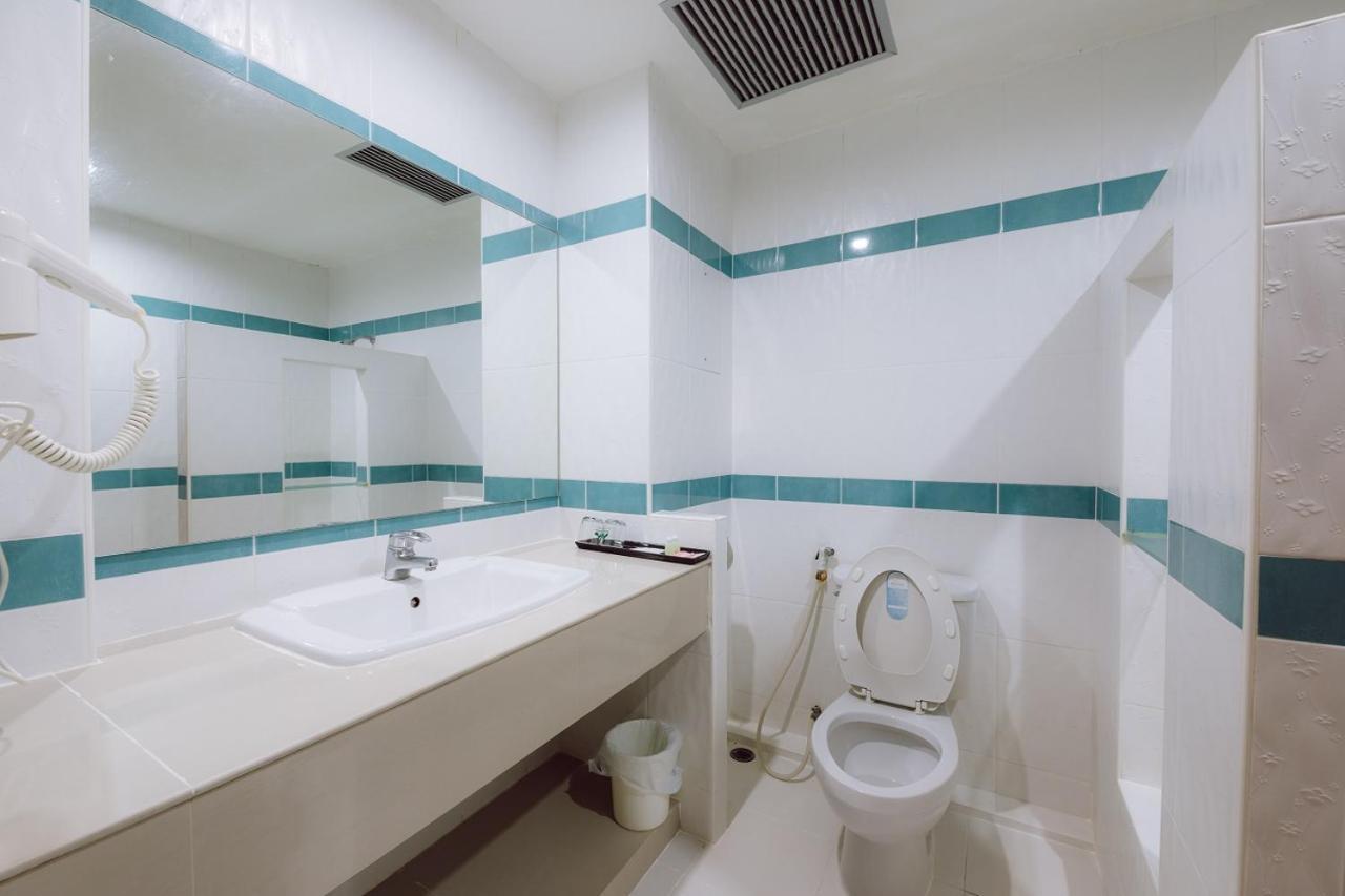 Hotel Morakot Twin Chumphon Esterno foto